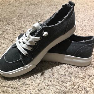 Maurice’s sneaker shoes